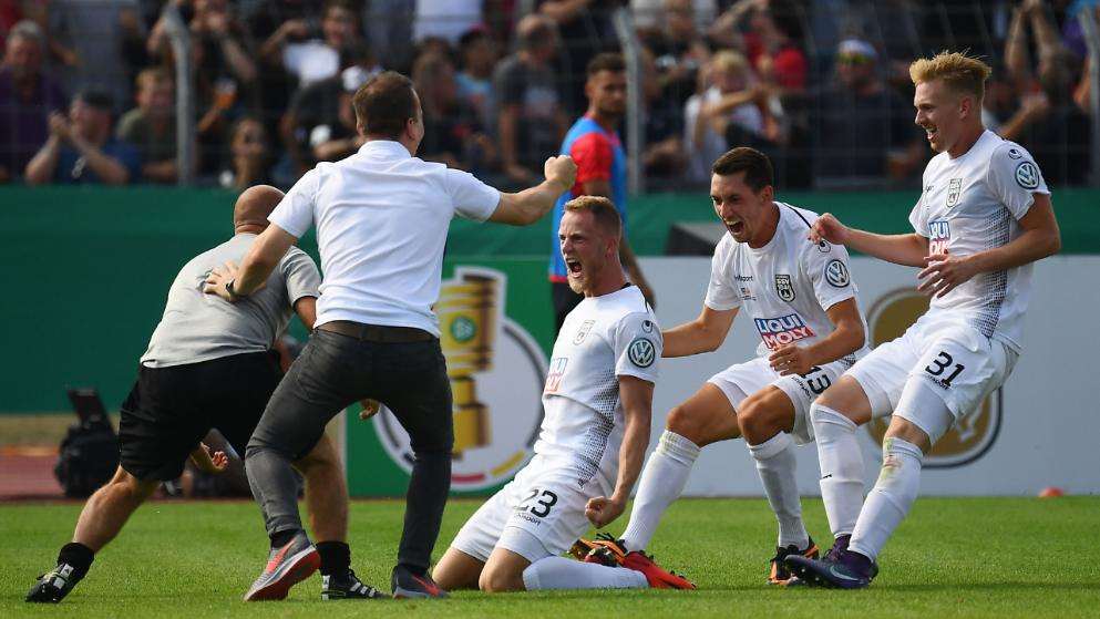 关于拜仁慕尼黑清晨主帅复盘波尔图围绕德国杯遗憾出局，网友：今晚门兴格拉德巴赫官宣签约的信息